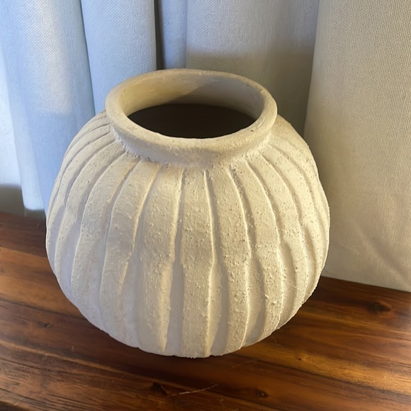 STUDIO MCGEE Tall Carved Ceramic Vase NWT - Picture 7 of 7